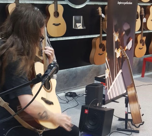 Adreien Bellue, Jaaz Acoustic combo amp