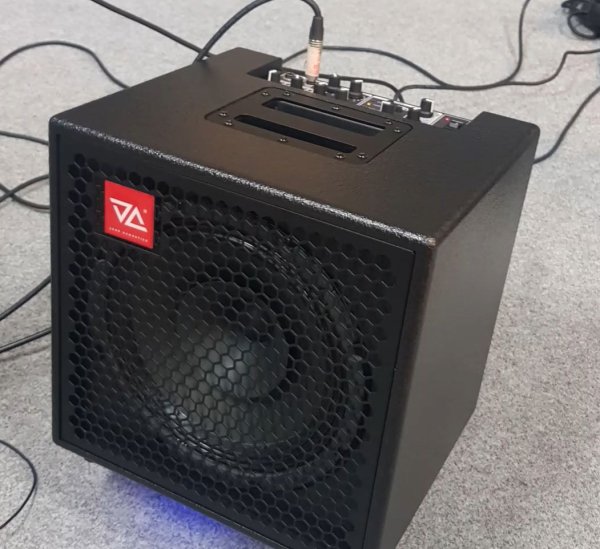 Adrien Bellue, acoustic amp by Jaaz Acoustic